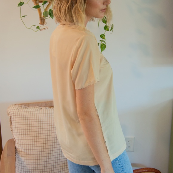 1950s Vintage Hand Embroidered Short Sleeve Blouse - Picture 3 of 13